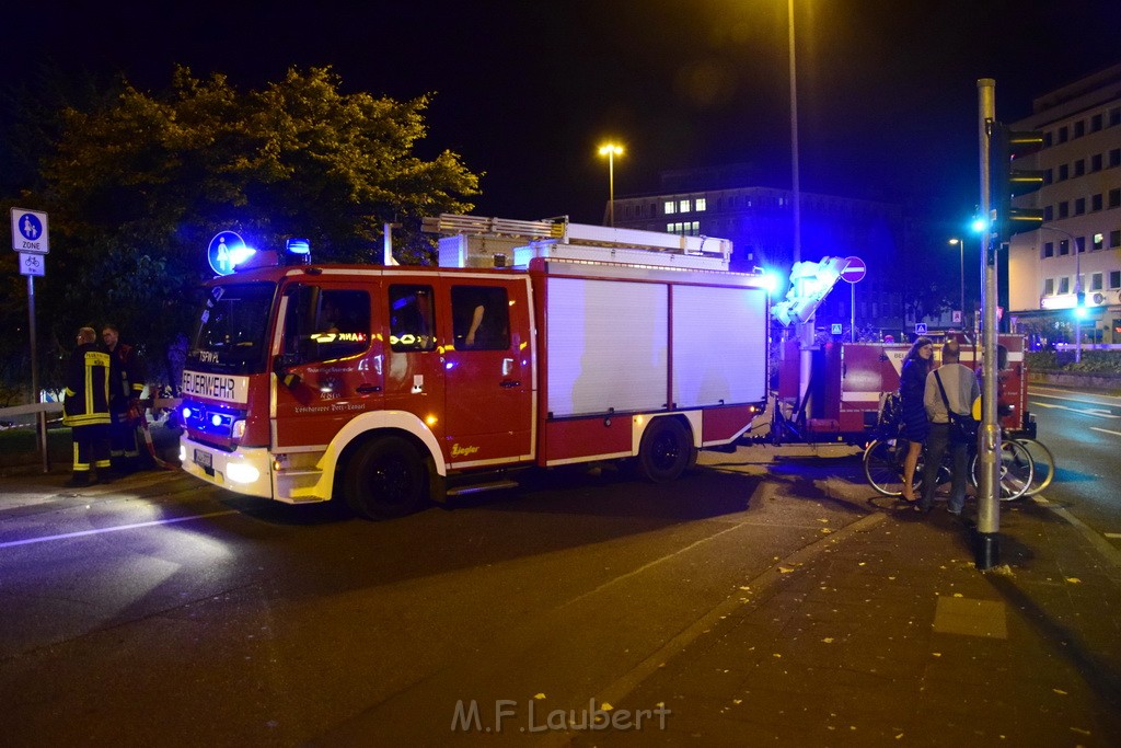 Einsatz BF Messerstecherei Koeln Neustadt Nord Eberplatz Platzmitte P026.JPG - Miklos Laubert